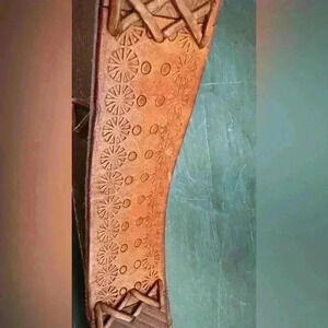 Fossil Leather belt with crisscross stitching women’s medium